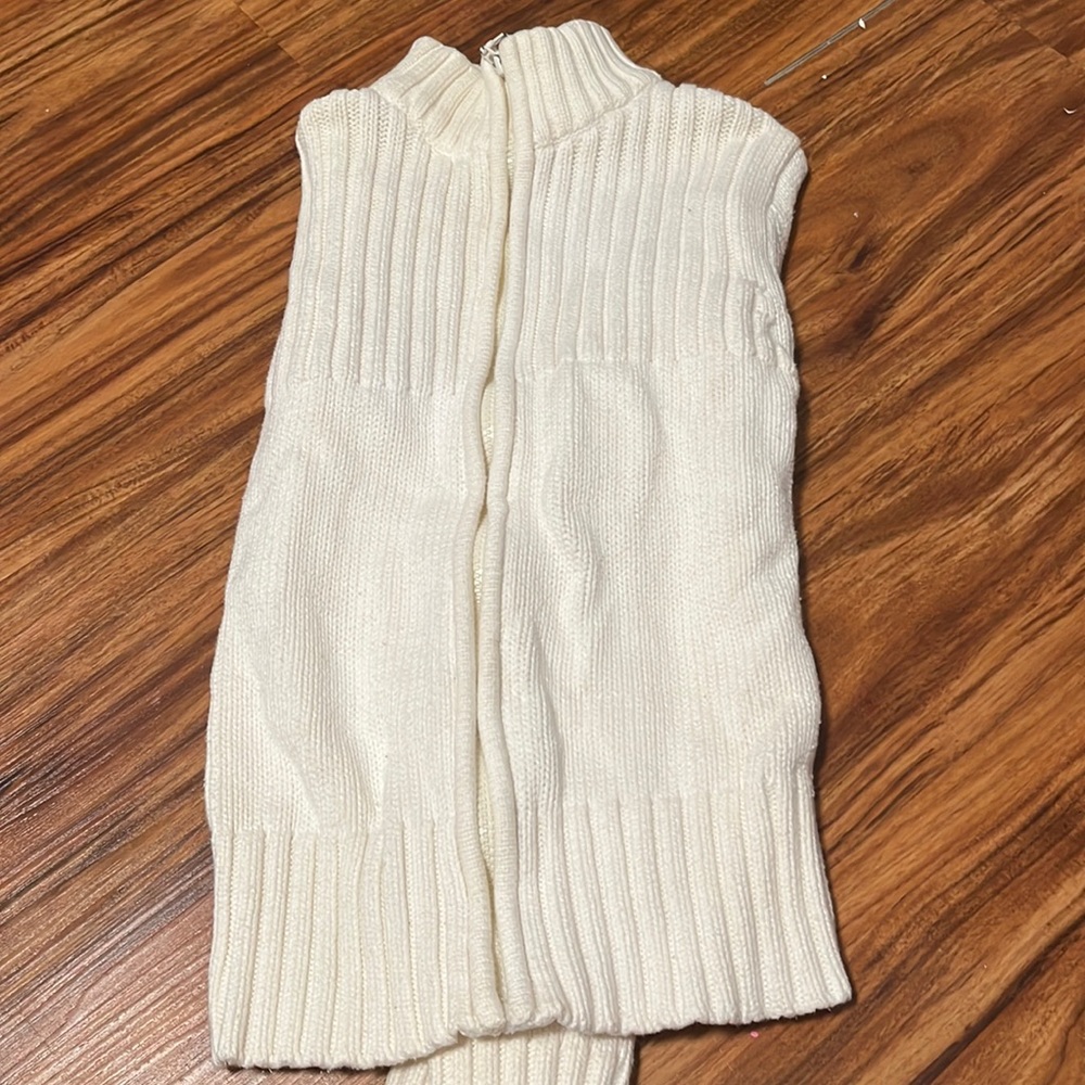 White guess zip up sweater